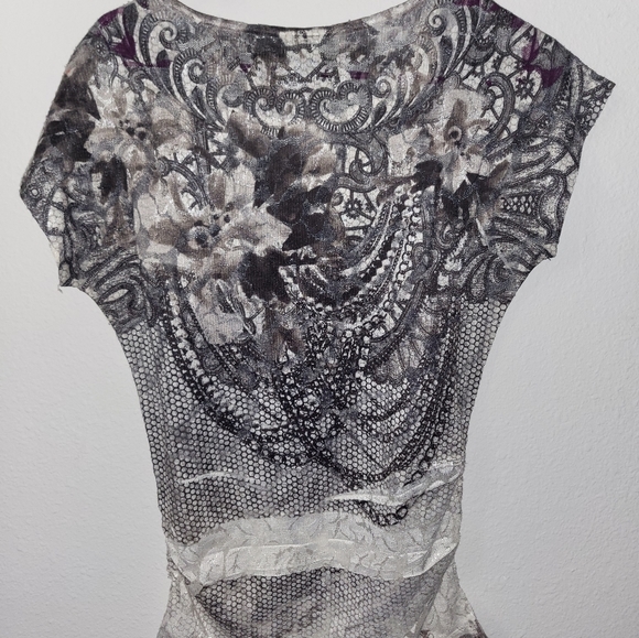 Cute top - Picture 3 of 3